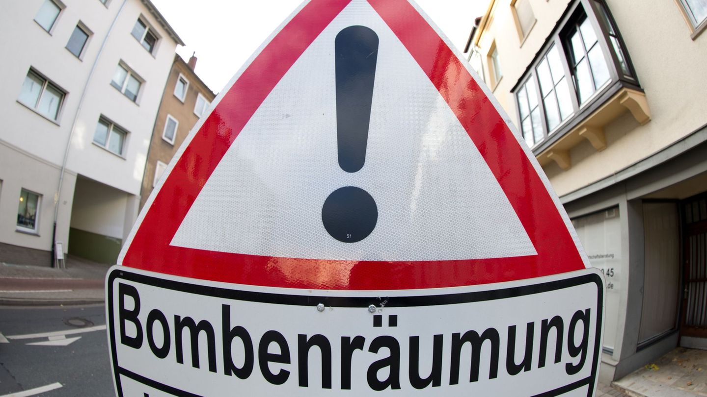 Bahnsignale auf Rot: 250-Kilo-Weltkriegsbombe entschärft – Bahnstrecken frei