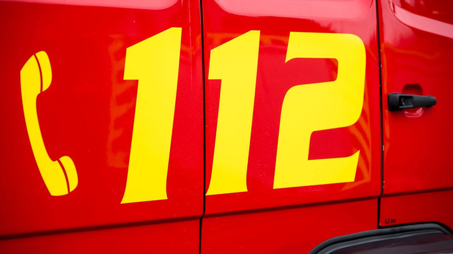Brandstiftung: Jugendliche legen Brände auf Schulhof – 100.000 Euro Schaden