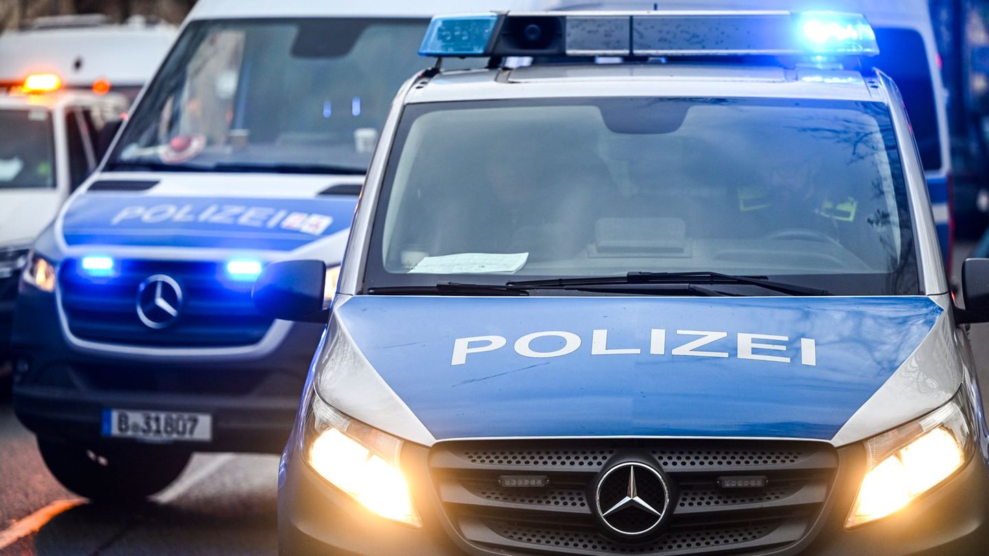 Polizeieinsatz in Spandau: 74-Jähriger tötet Sohn und sich mit Sprung aus großer Höhe