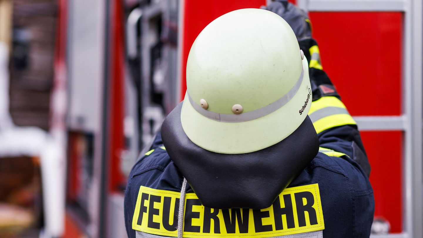 Anweisungen widersetzt: Bewohner will brennende Wohnung nicht verlassen
