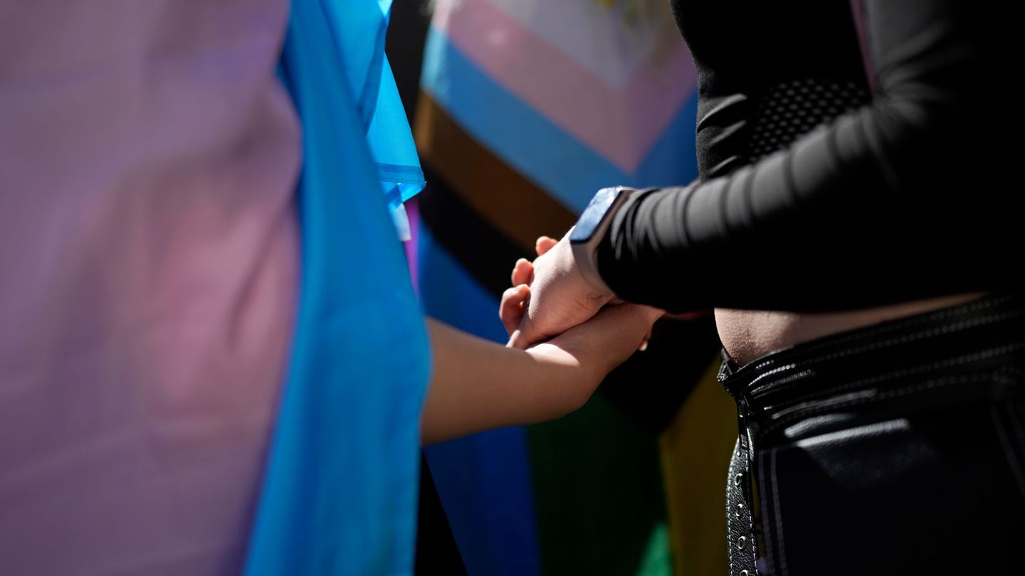 Neue Leitlinie: Wie trans-Jugendliche richtig behandelt werden sollten