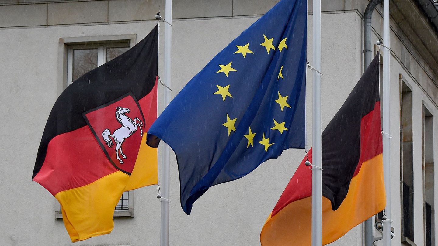 Kirche: Trauerbeflaggung in Niedersachsen für Papst Franziskus