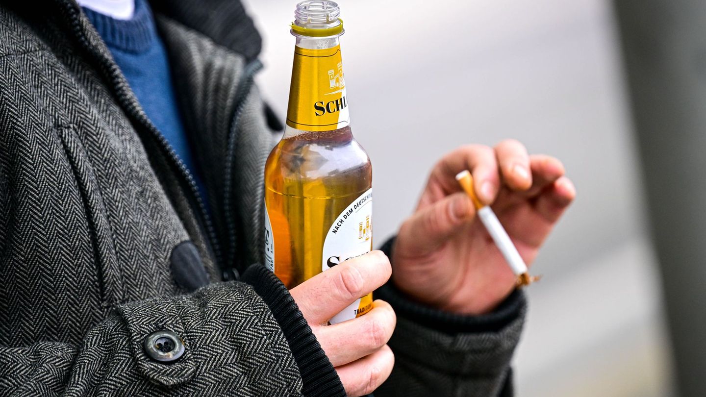 Trinken und Rauchen: Suchtbericht: Deutschland hat ein Alkohol- und Tabakproblem