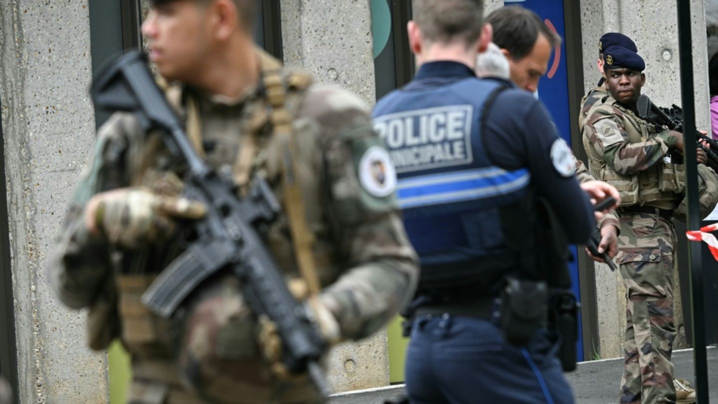 Eine Tote und drei Verletzte bei Messerangriff in französischer Schule