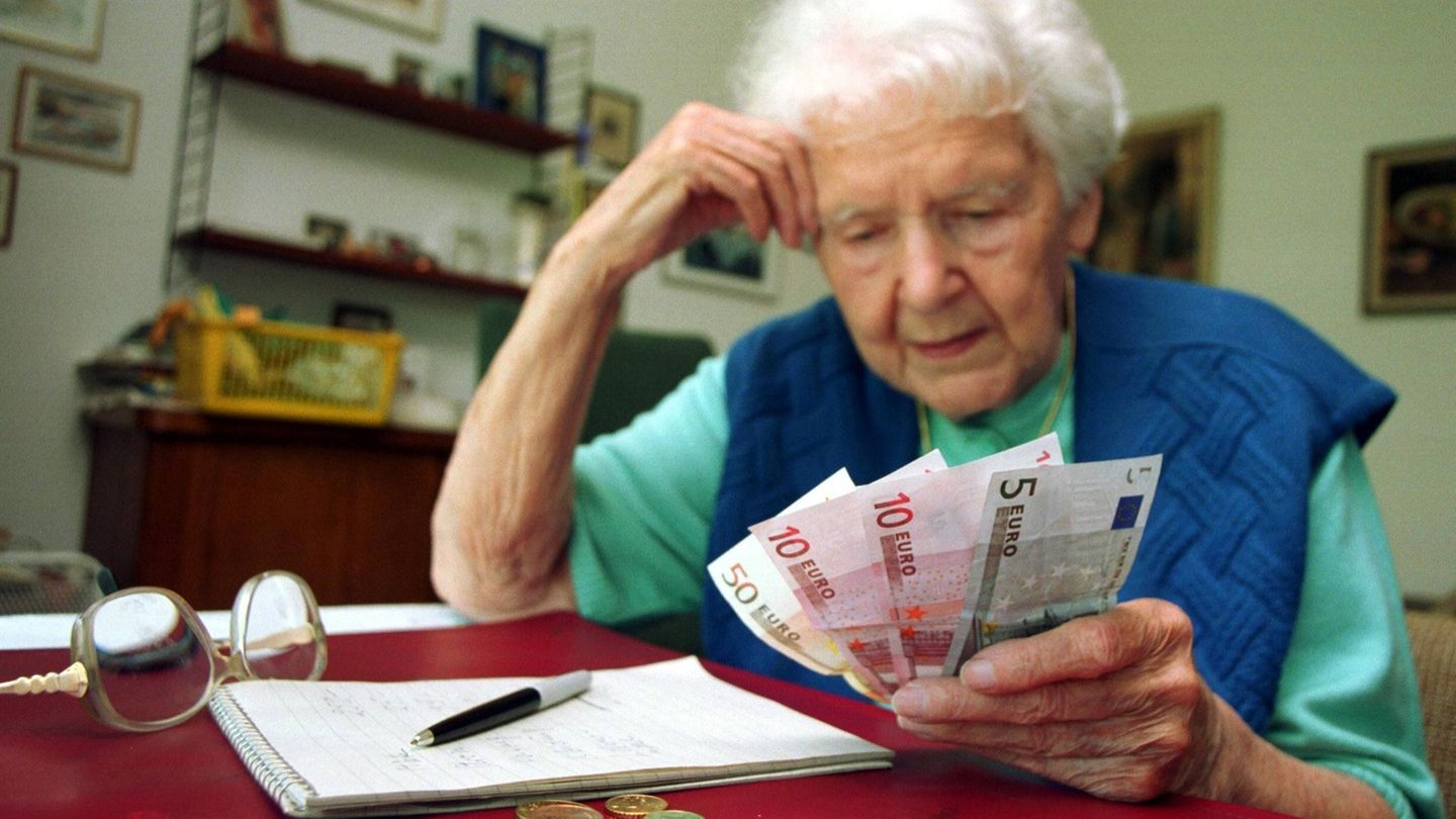 Ruhestand: 4100 Euro Gehalt: So viel Rente kommt laut Formel am Ende heraus