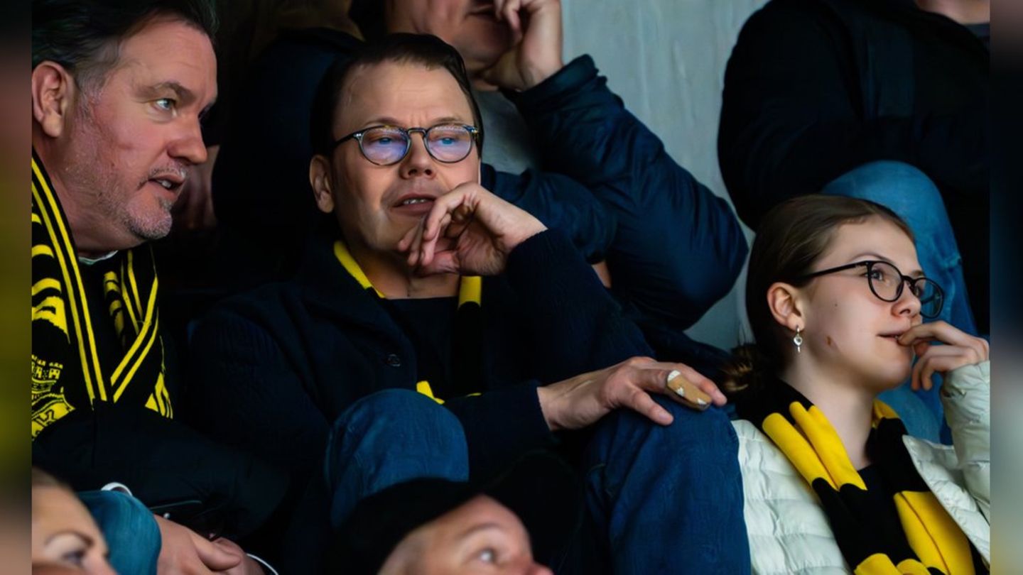 Schwedisches Königshaus: Prinzessin Estelle: Mit Papa und Onkel beim Eishockey