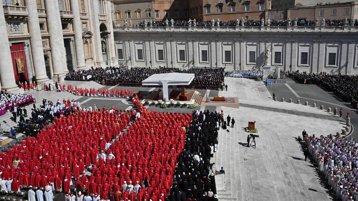 Tod des Papstes: Hundertausende Trauerende, prominente Gäste: Franziskus‘ Beisetzung in Bildern