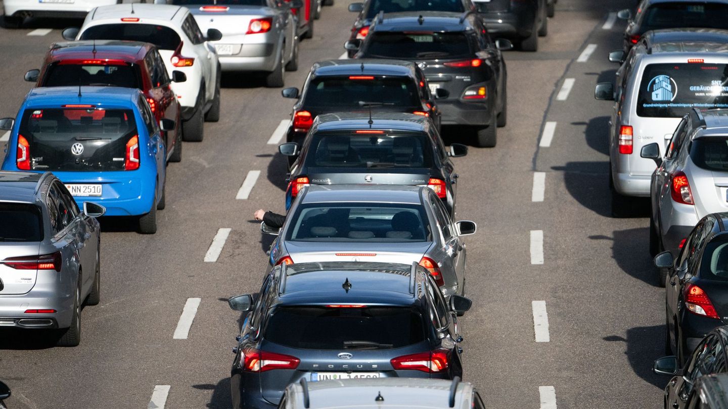 Verkehr: Nach Unfällen: A3 in Richtung Köln stundenlang gesperrt