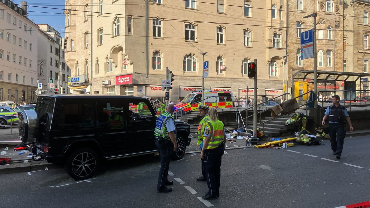Tödlicher Vorfall in Stuttgart: Auto fährt in Menschenmenge – Ermittlungen zum Hintergrund