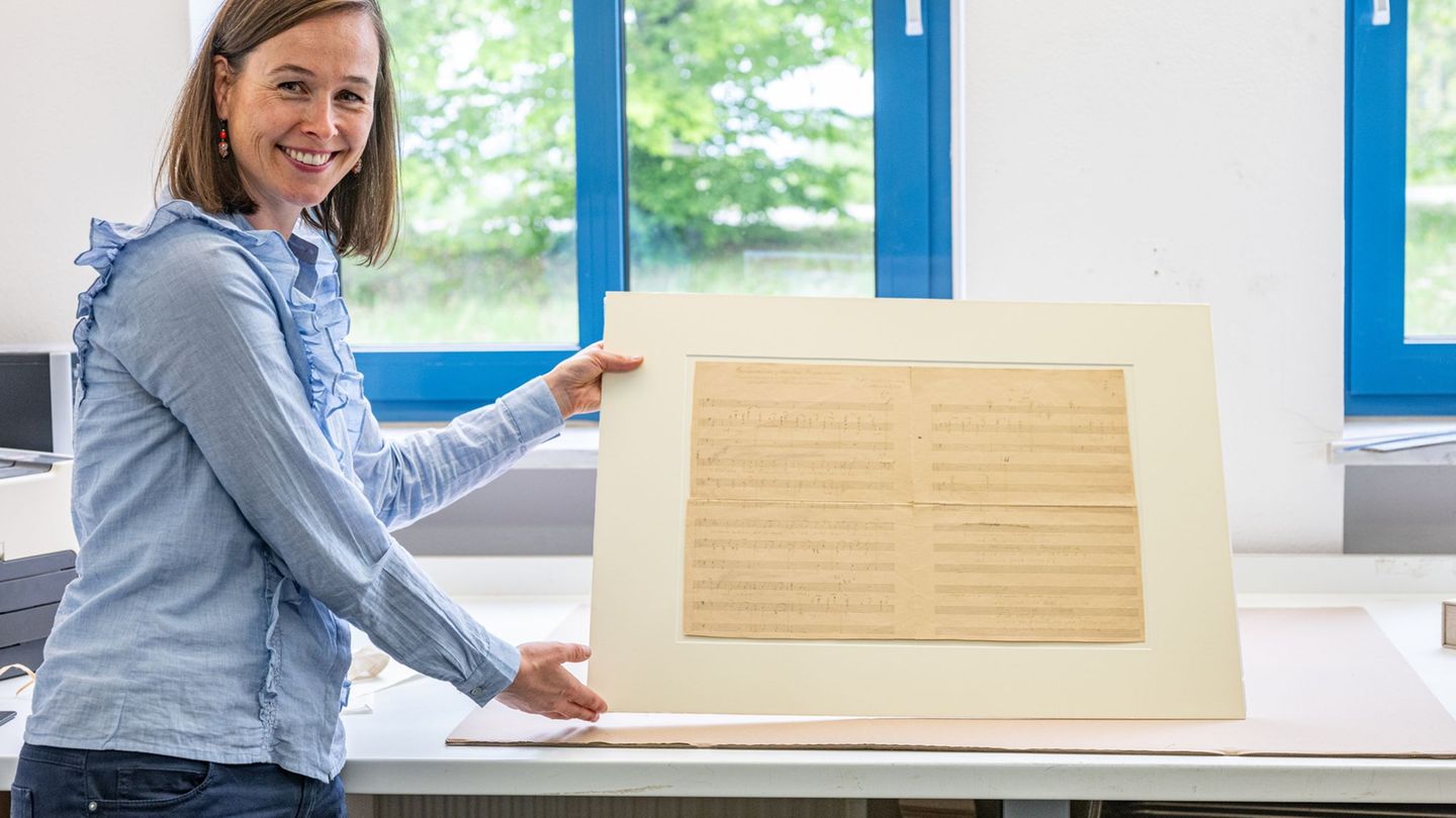 Schrift verblasst: Berühmte Melodie – „Sandmännchen“-Original beim Restaurator