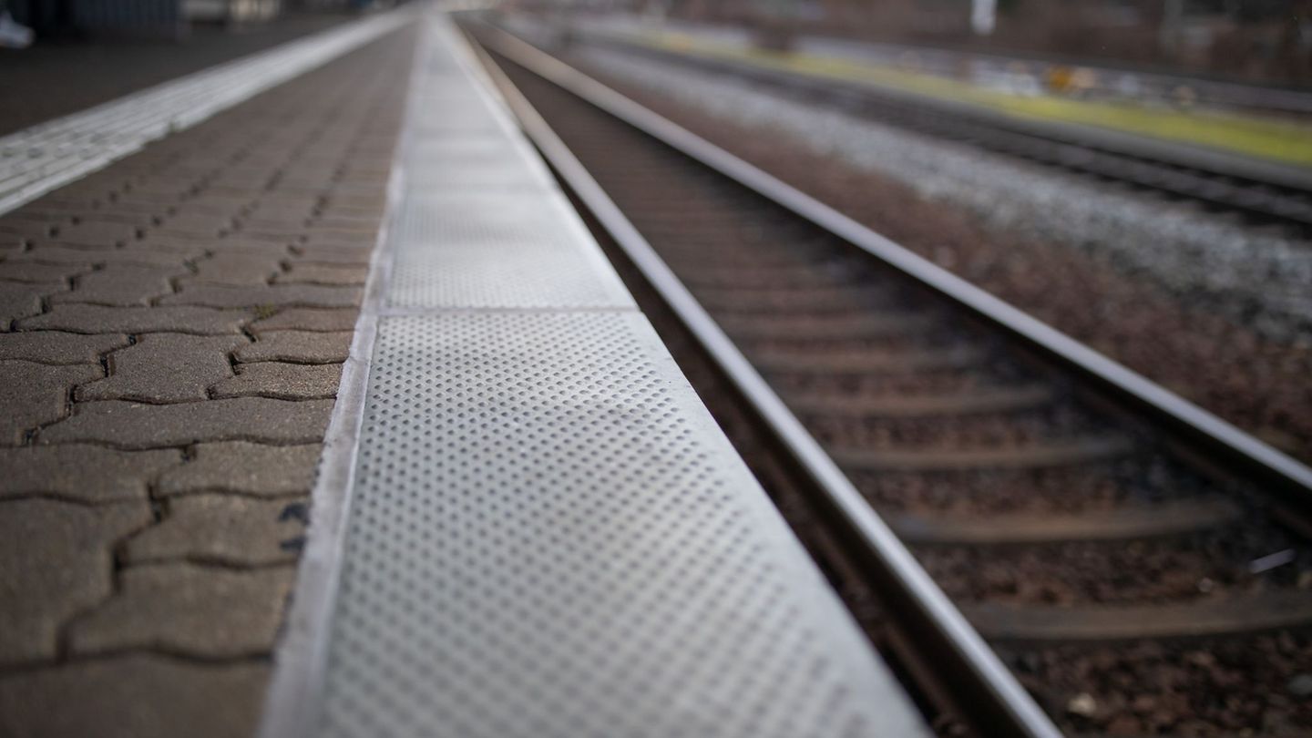 Vorfall an S-Bahnhof: Haftbefehl nach Vorfall mit Messer am Bahnhof