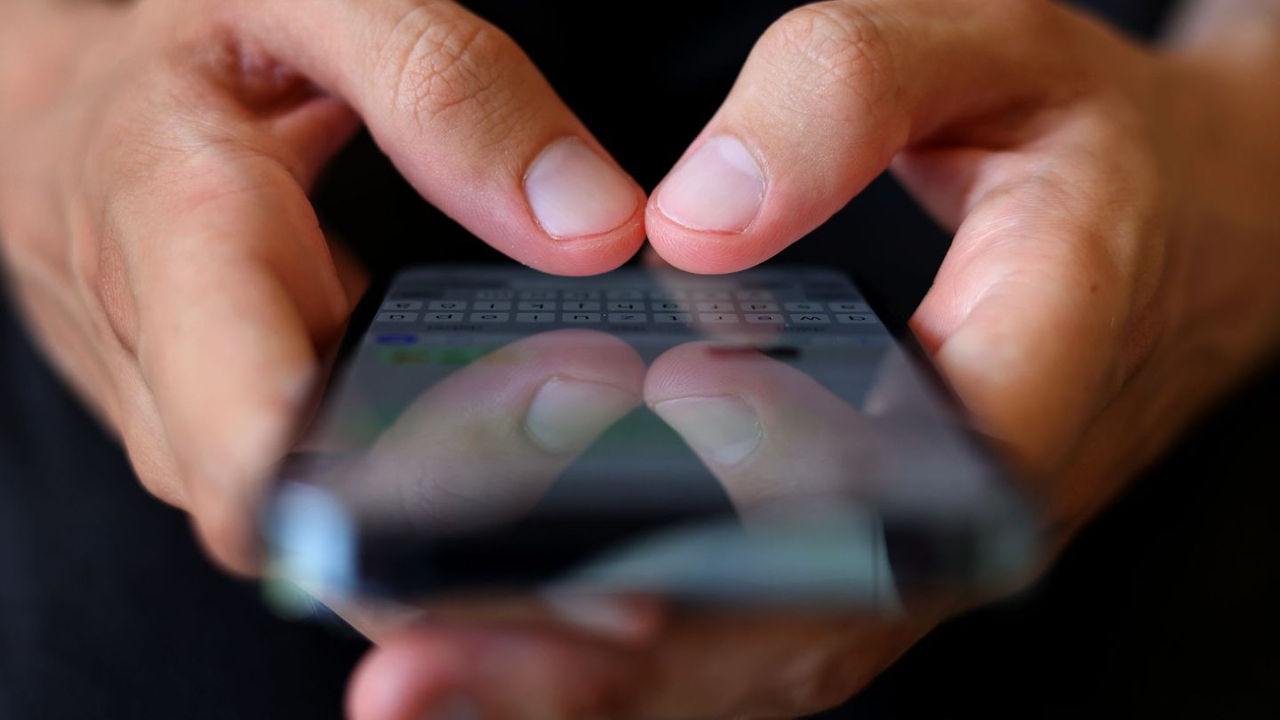 Kriminalität: Betrug über Messenger-Nachrichten: fast 100.000 Euro Schaden