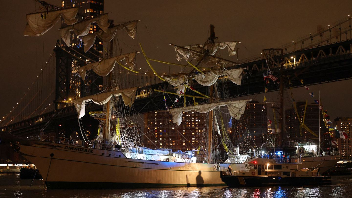 Unglück in New York: Schiff kollidiert mit Brooklyn Bridge – Tote und Verletzte