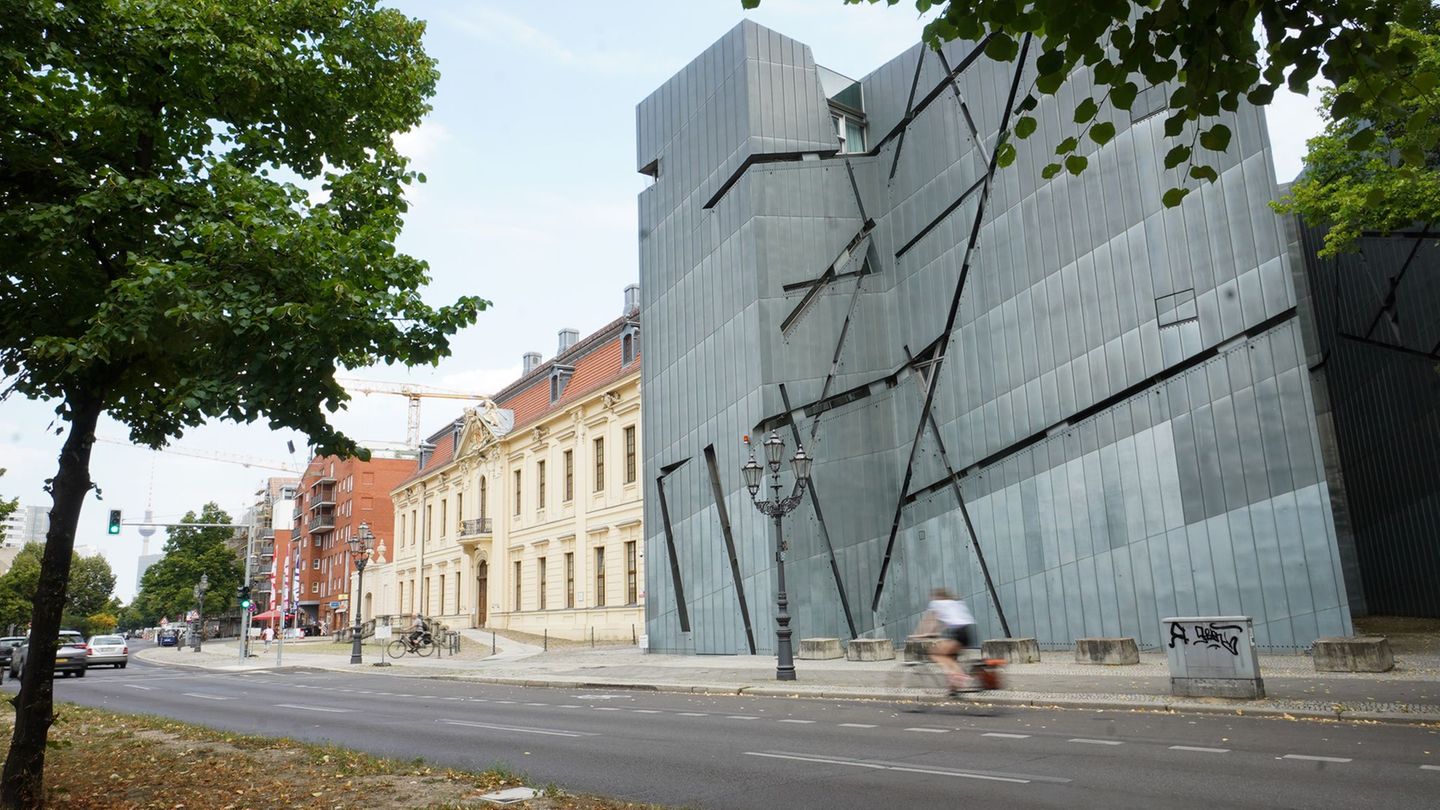 Ausstellung: Jüdisches Museum Berlin erinnert an Unternehmer Schocken