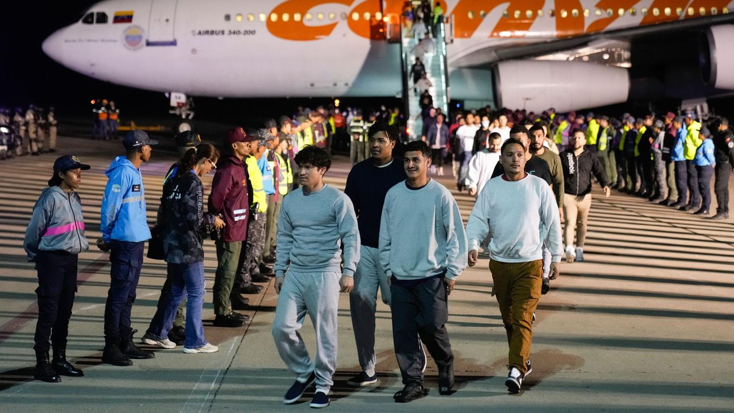 Harter Kurs gegen Migranten: USA bieten illegalen Einwanderern 1000 Dollar – wenn sie freiwillig ausreisen