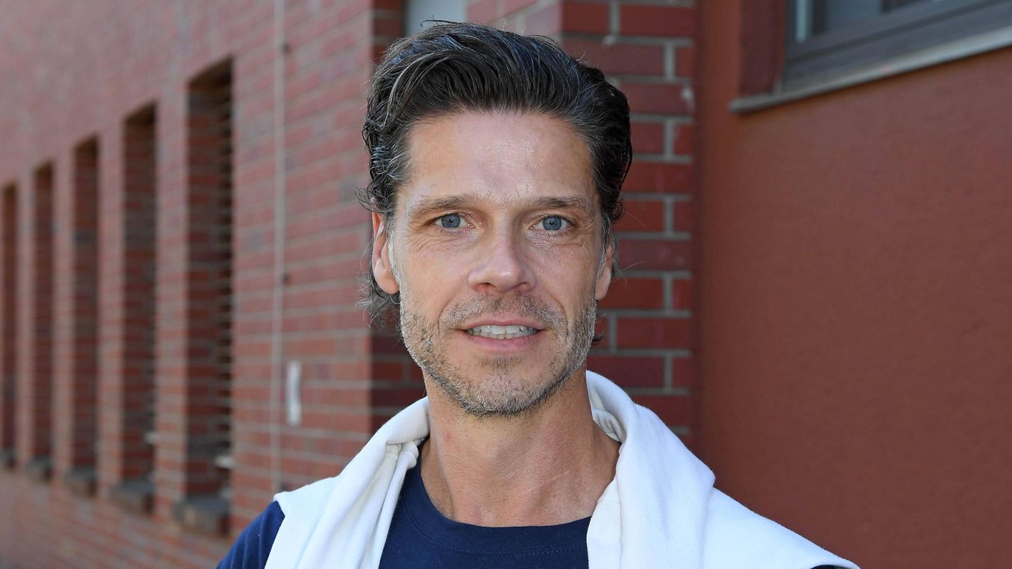 Anti-Aging-Maßnahme: „Unter uns“-Star Stephen Dürr pflegt sich mit seinem eigenen Sperma