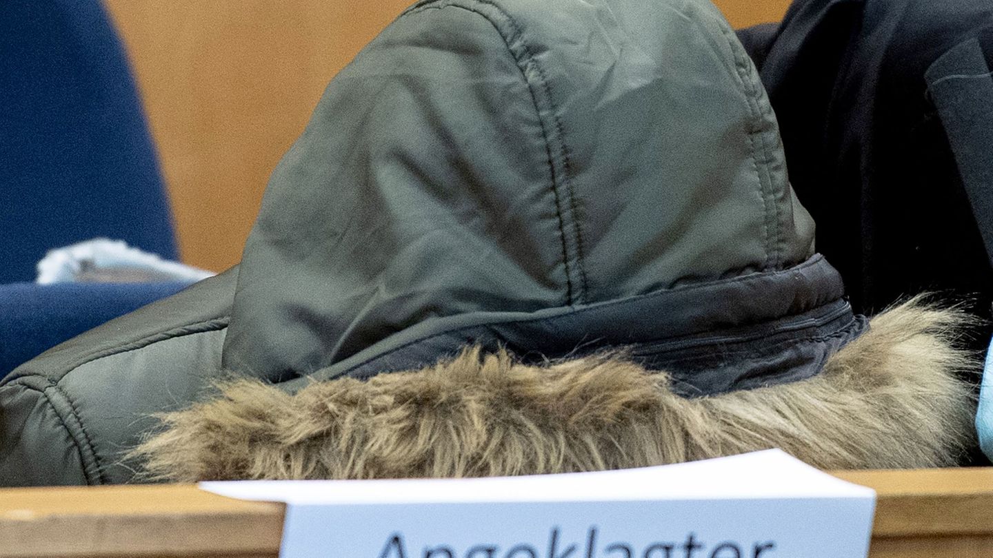 Verfahren um Kriegsverbrechen: Anwälte fordern Freispruch in Folterprozess gegen Arzt