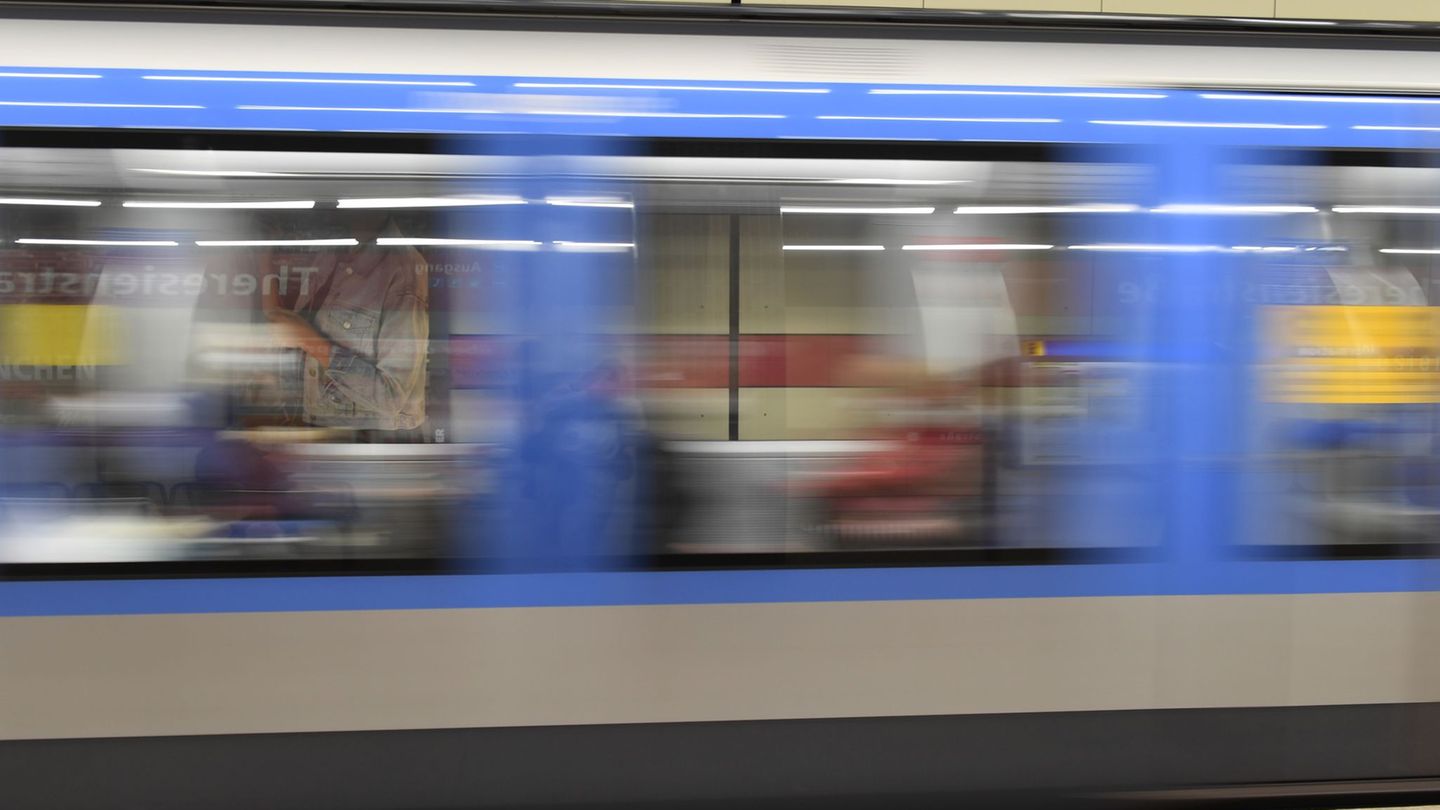 Verkehr: Leere U-Bahn entgleist bei Rangierfahrt – Busse im Einsatz