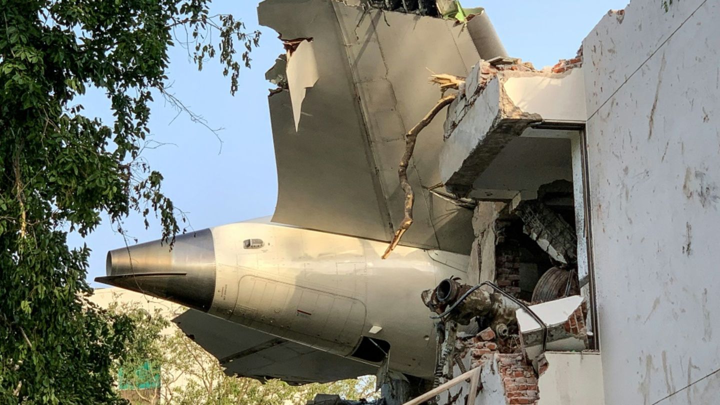 Flugzeug mit 242 Menschen in Indien abgestürzt – Ein Überlebender