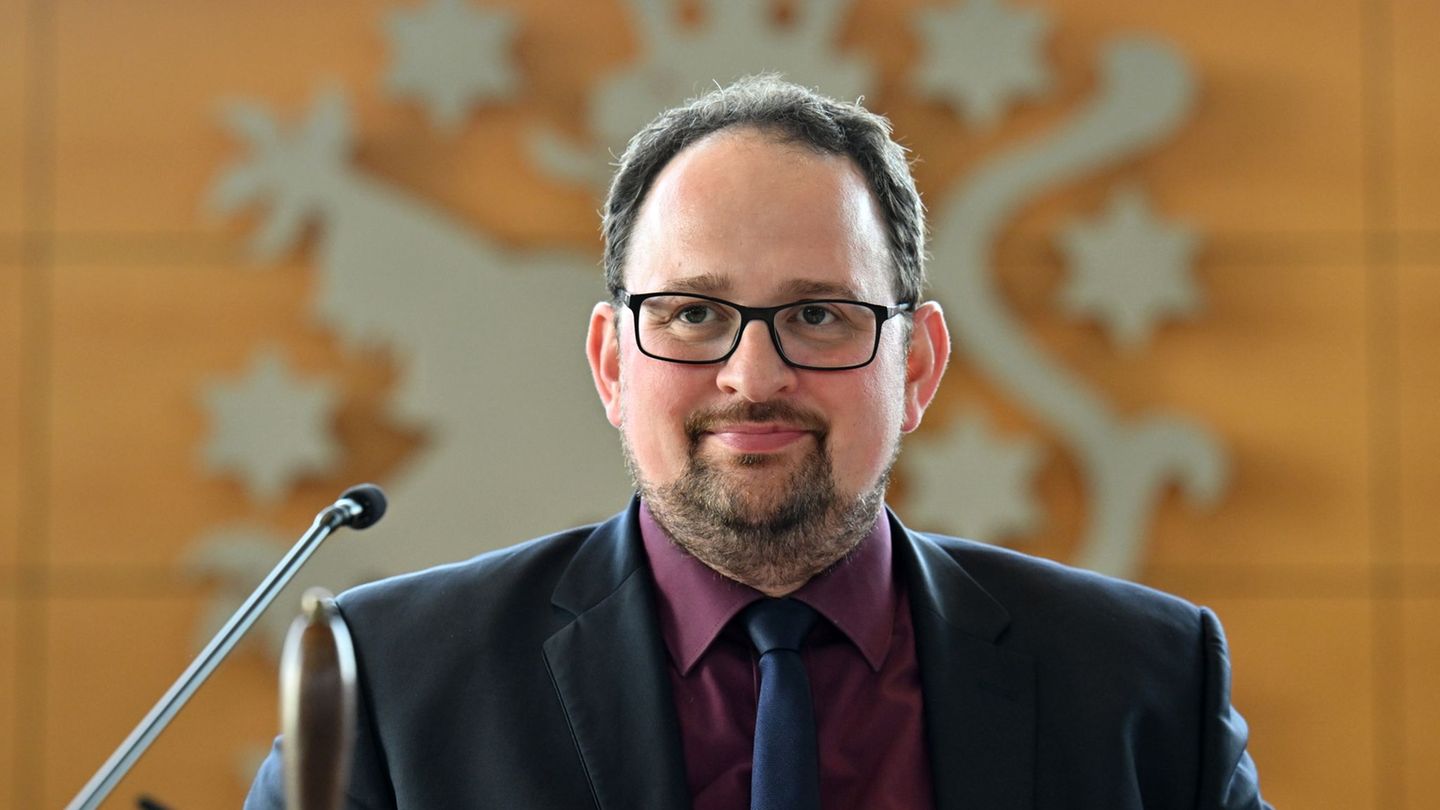 Ansage vom Landtagspräsidenten: Keine kurzen Hosen im Parlament