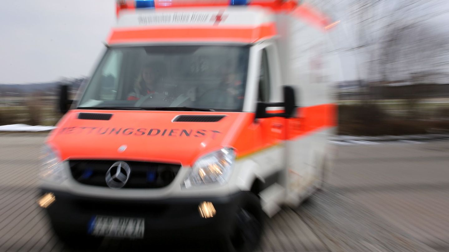 Unfälle: Jugendliche auf Motorrad von Auto erfasst – schwer verletzt