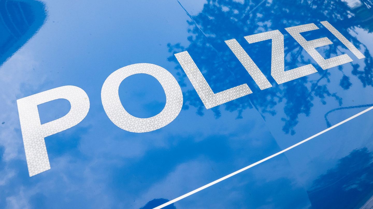Brand: Motorradbrand vor Wohngebäude: Sechs Bewohner verletzt