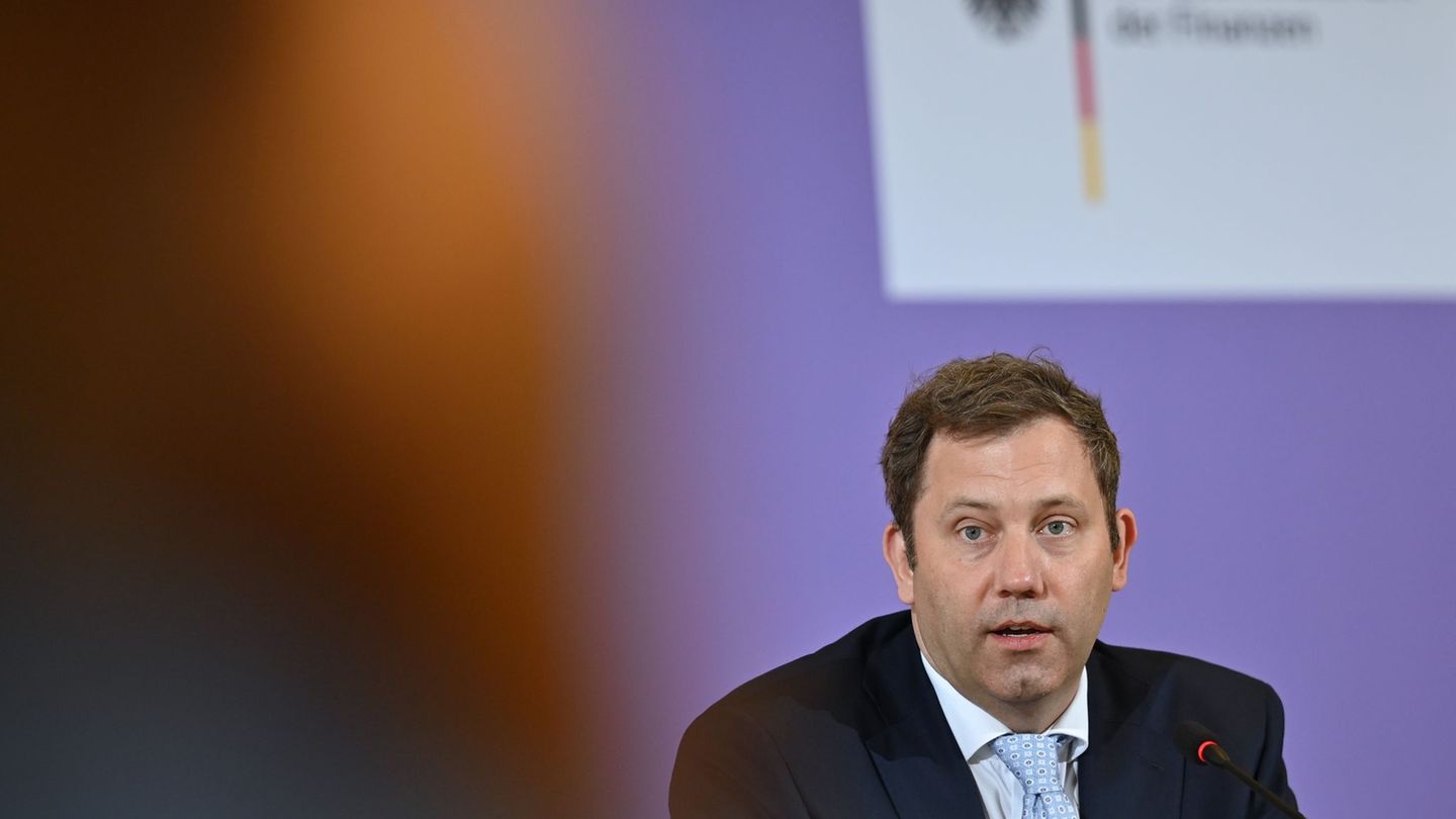Finanzen: Klingbeils Pläne: Zwei Haushalte, 170 Milliarden Schulden