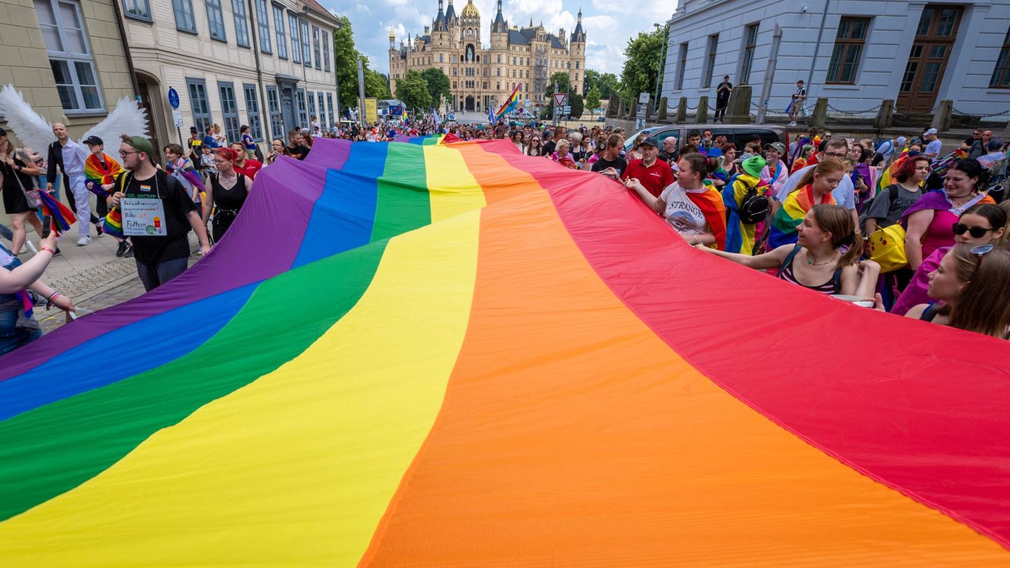 Landtagssitzung: Angriffe auf CSD – Landtagsdebatte zum Schutz queeren Lebens