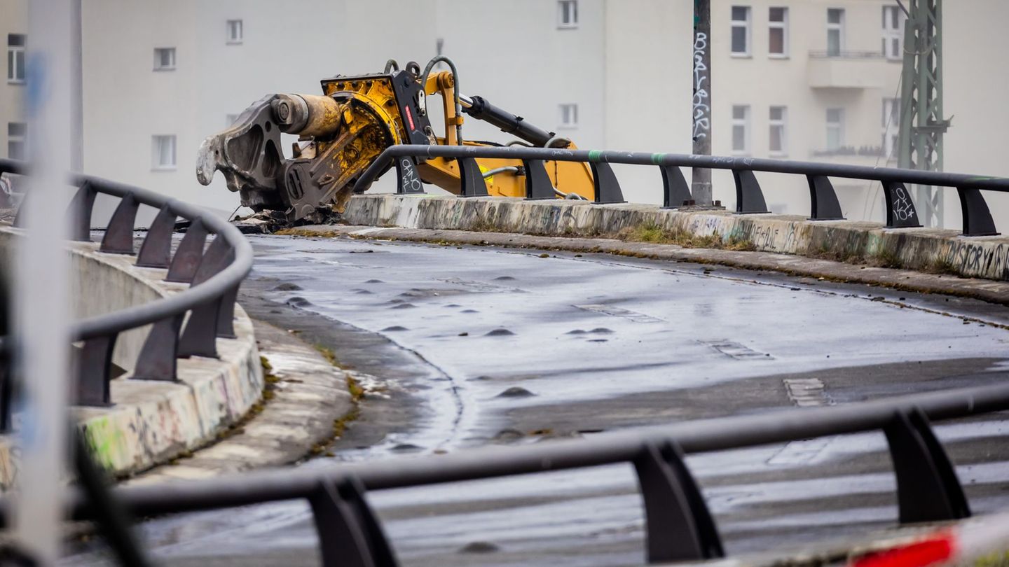 Infrastruktur in Deutschland: Schnieder: Bis 2032 sollen marode Brücken saniert sein