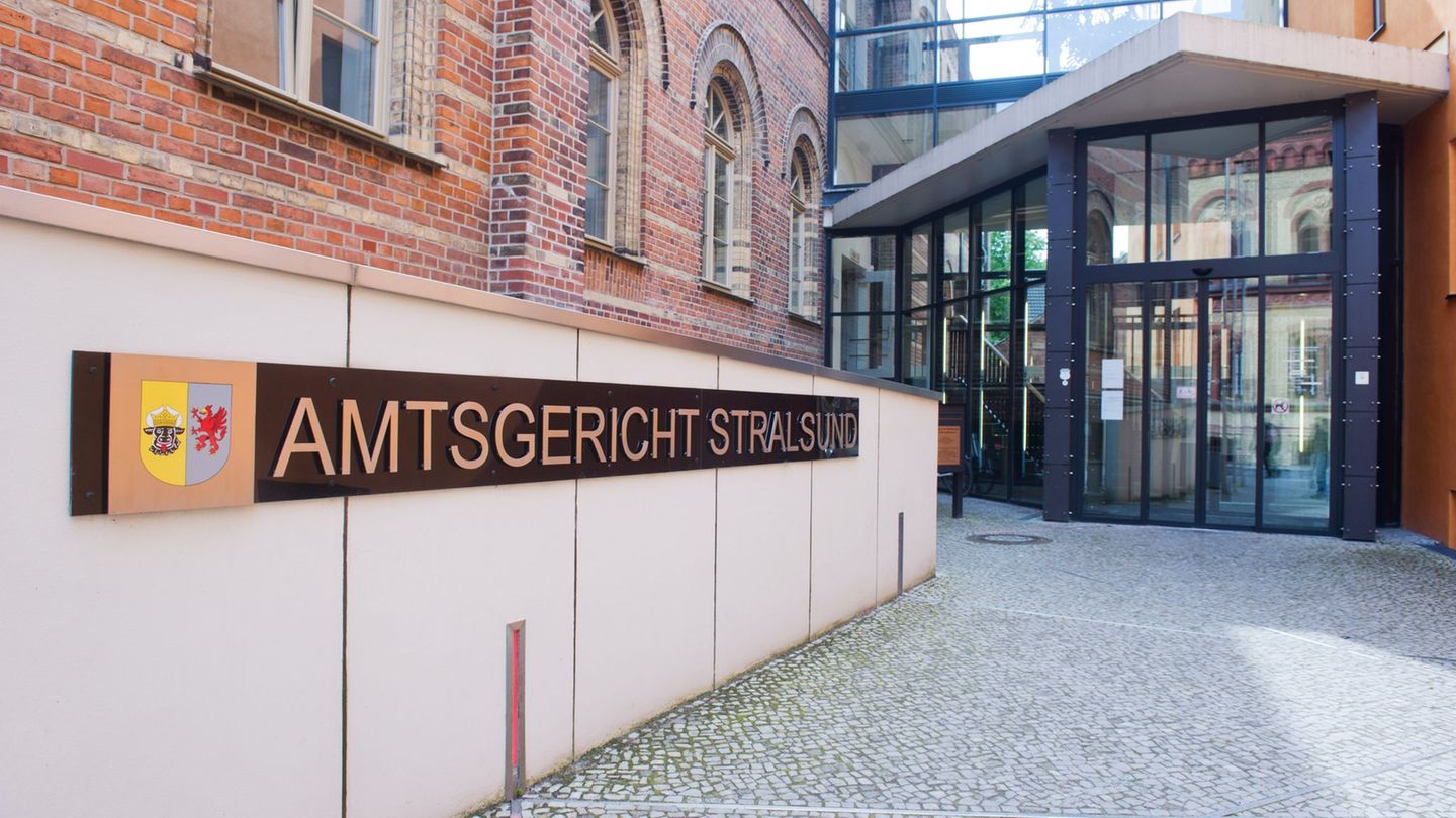 Prozessauftakt: Weihnachtsmann-Darsteller vor Gericht – Kind geschlagen?
