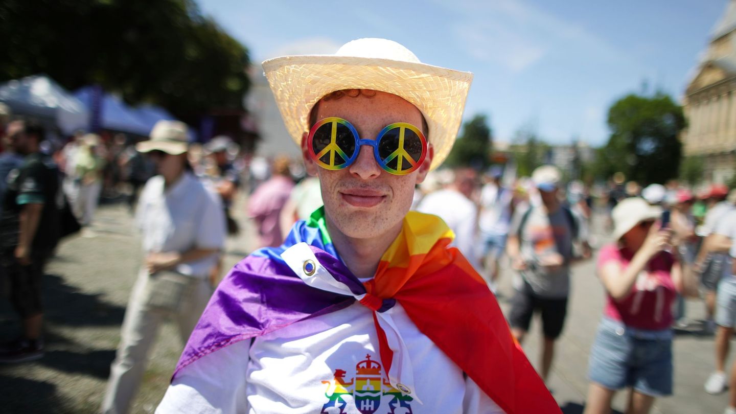 Machtprobe in Ungarn: Tausende in Budapest zu verbotener Pride-Parade