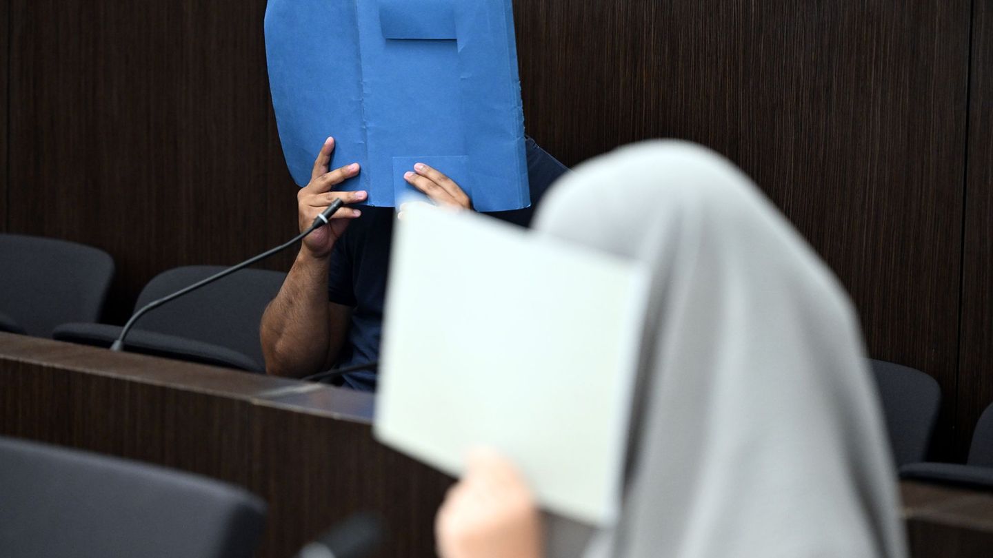 Umgang mit Spenden: Islamistischer Tiktok-Star gesteht Spendenbetrug