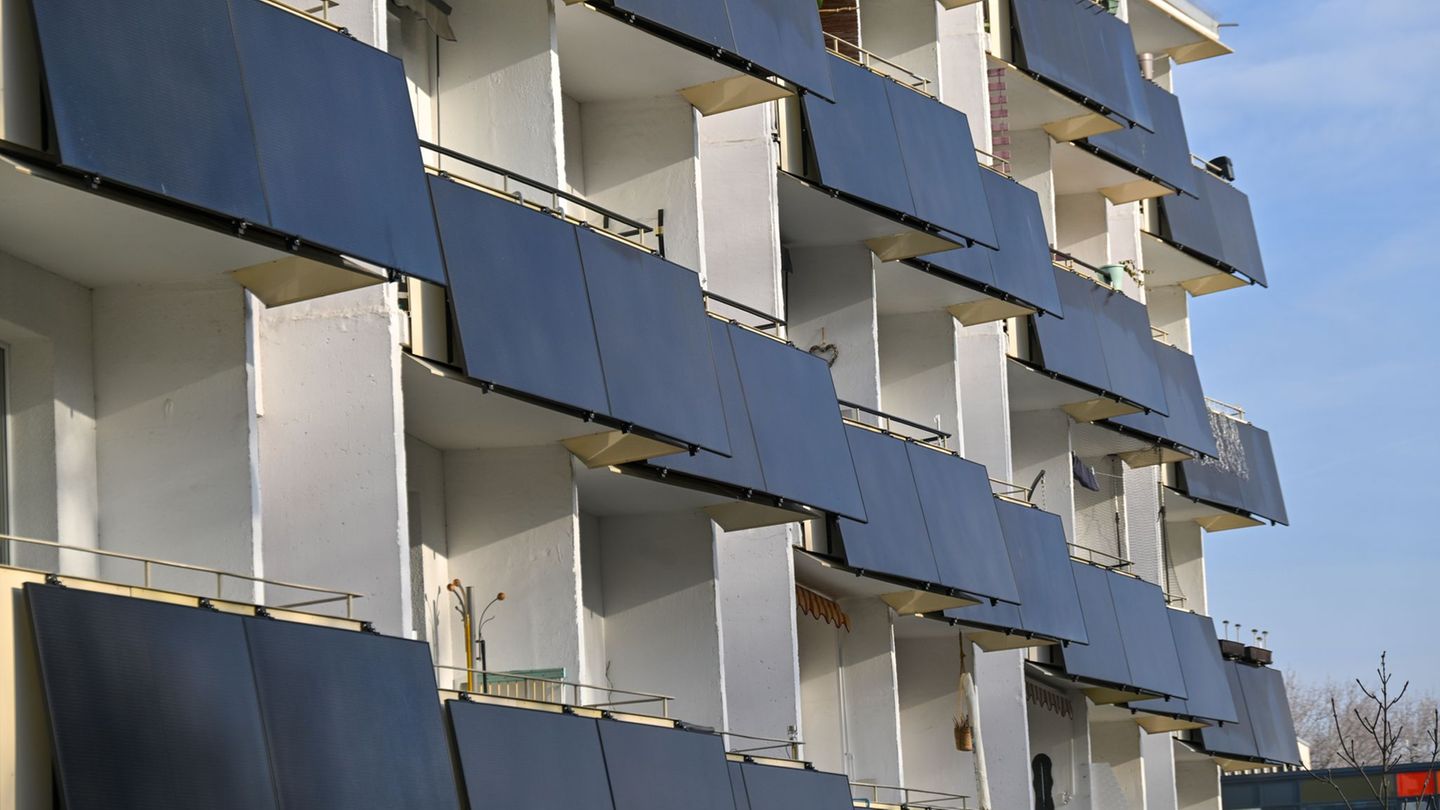 Solarenergie: Sonnenstrom selbstgezapft: 200.000 Balkonkraftwerke in NRW