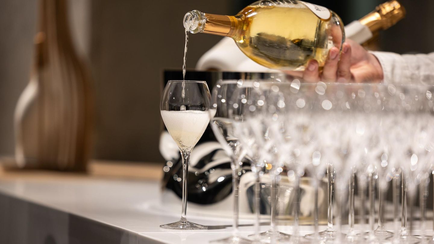 Prozess in Frankreich: Menschenhandel-Vorwürfe in der feinen Welt des Champagners