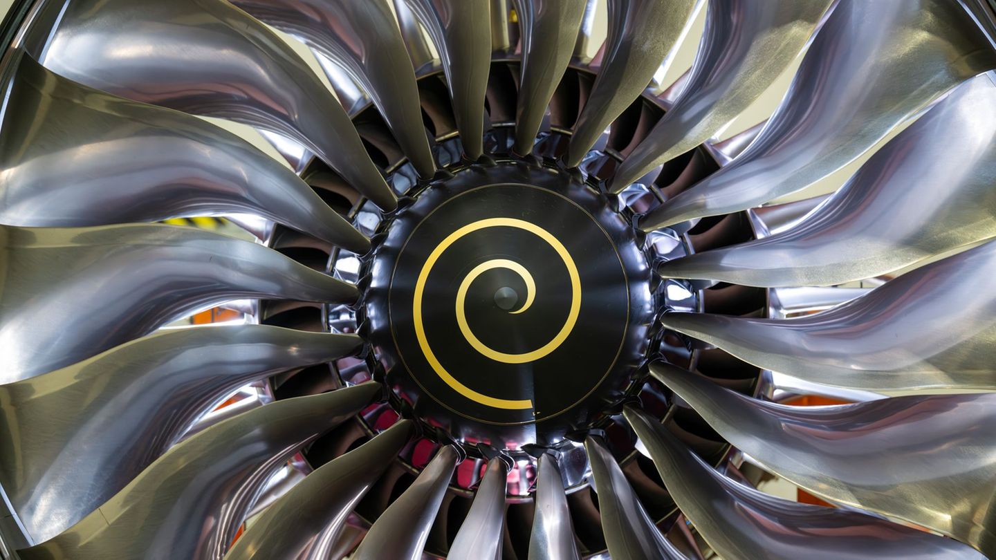 Triebwerks-Hersteller: 9000. Triebwerk: Woidke und Botschafter besuchen Rolls-Royce