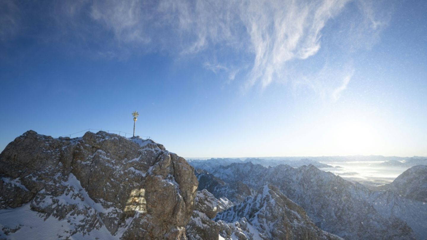 Flüchtlingsorganisationen kritisieren Dobrindts Zugspitzen-Gipfel