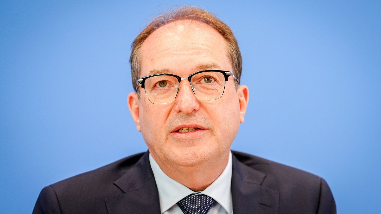 Rückführungen: Dobrindt: Schwere und schwerste Straftäter auf Abschiebeflug