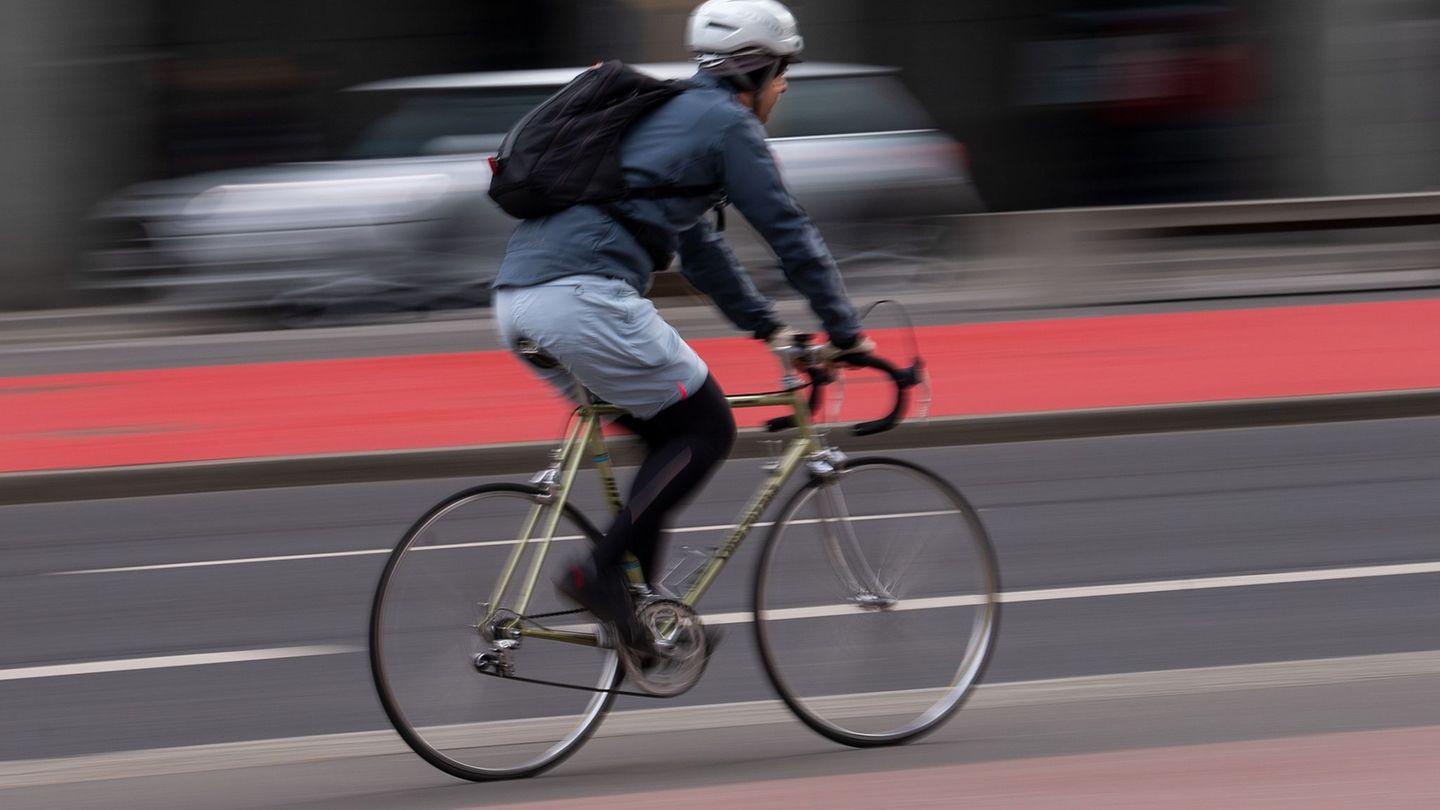 Verkehr: 17-Jähriger flieht auf Fahrrad mit 60 km/h vor der Polizei