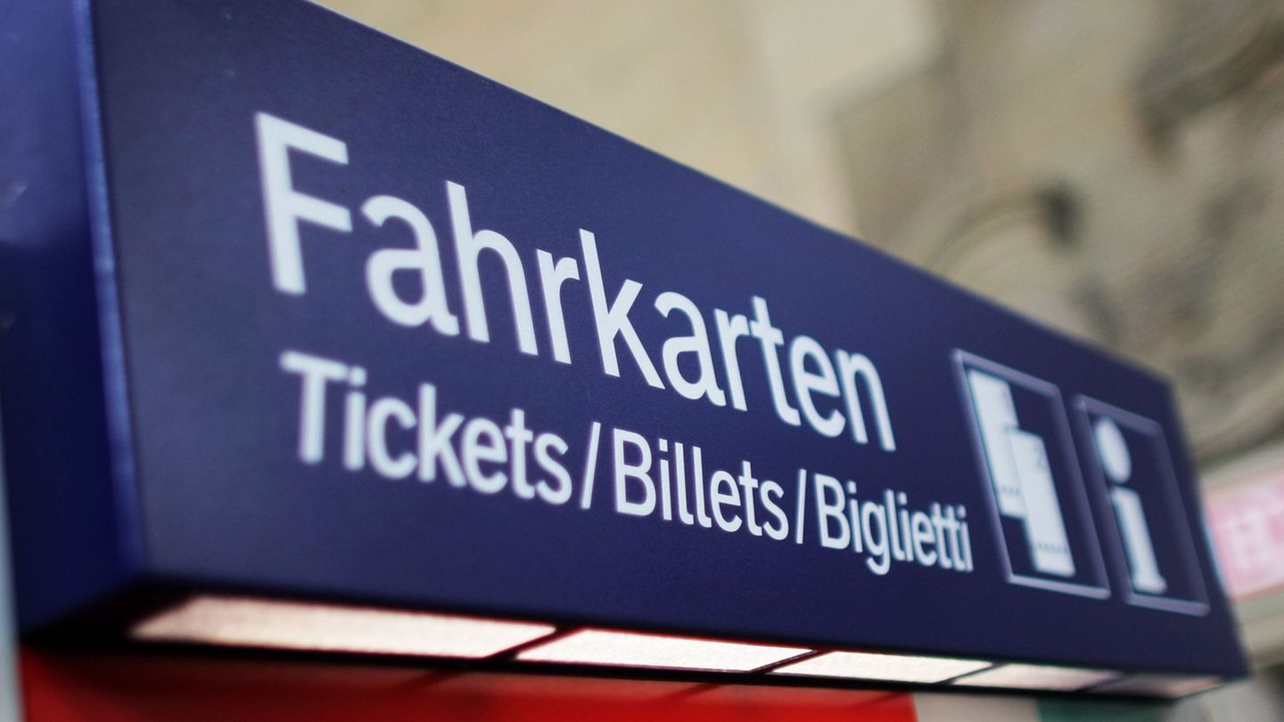 ÖPNV: Teuer und weniger genutzt: Fahrkarten-Automaten verschwinden