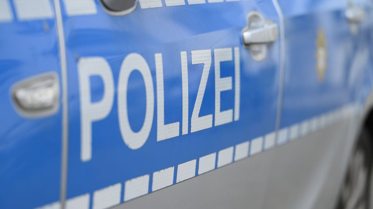 Unfälle: Postauto und Taxi stoßen zusammen – ein Schwerverletzter