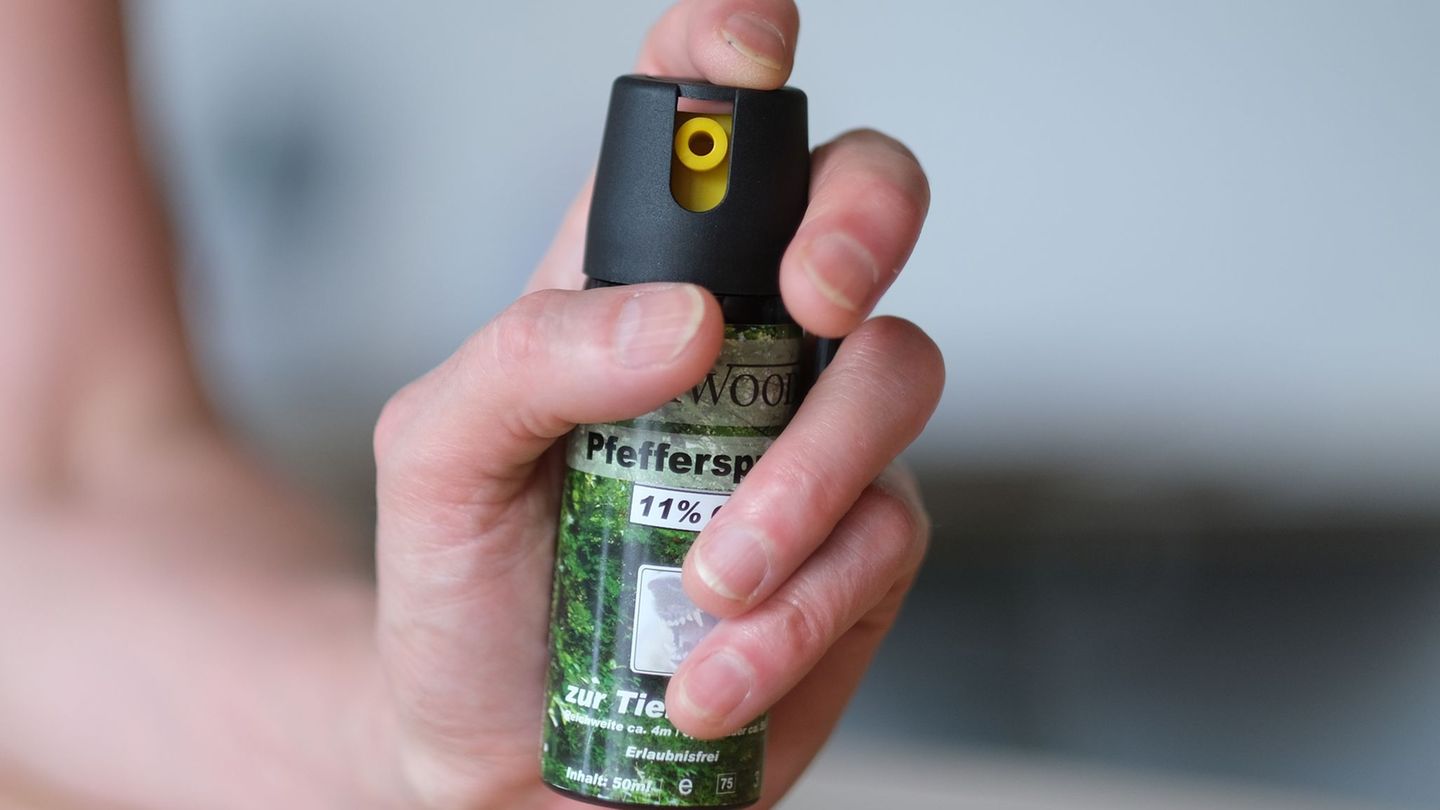Zwölf Betroffene: Gruppe vor Gaststätte mit Pfefferspray besprüht