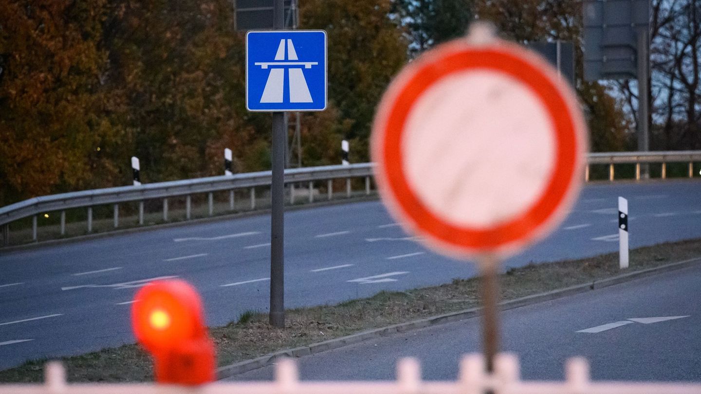 Kriminalität: Jugendliche werfen Steine von Autobahnbrücke in Rastede