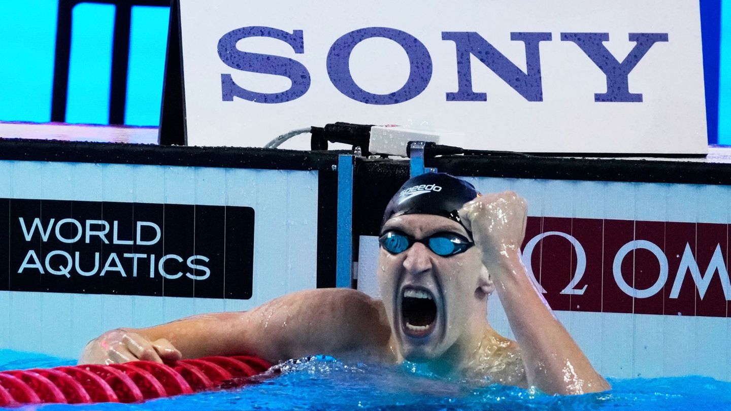 Schwimm-WM in Singapur: Märtens ist Weltmeister: Erstes WM-Gold macht „sehr stolz“