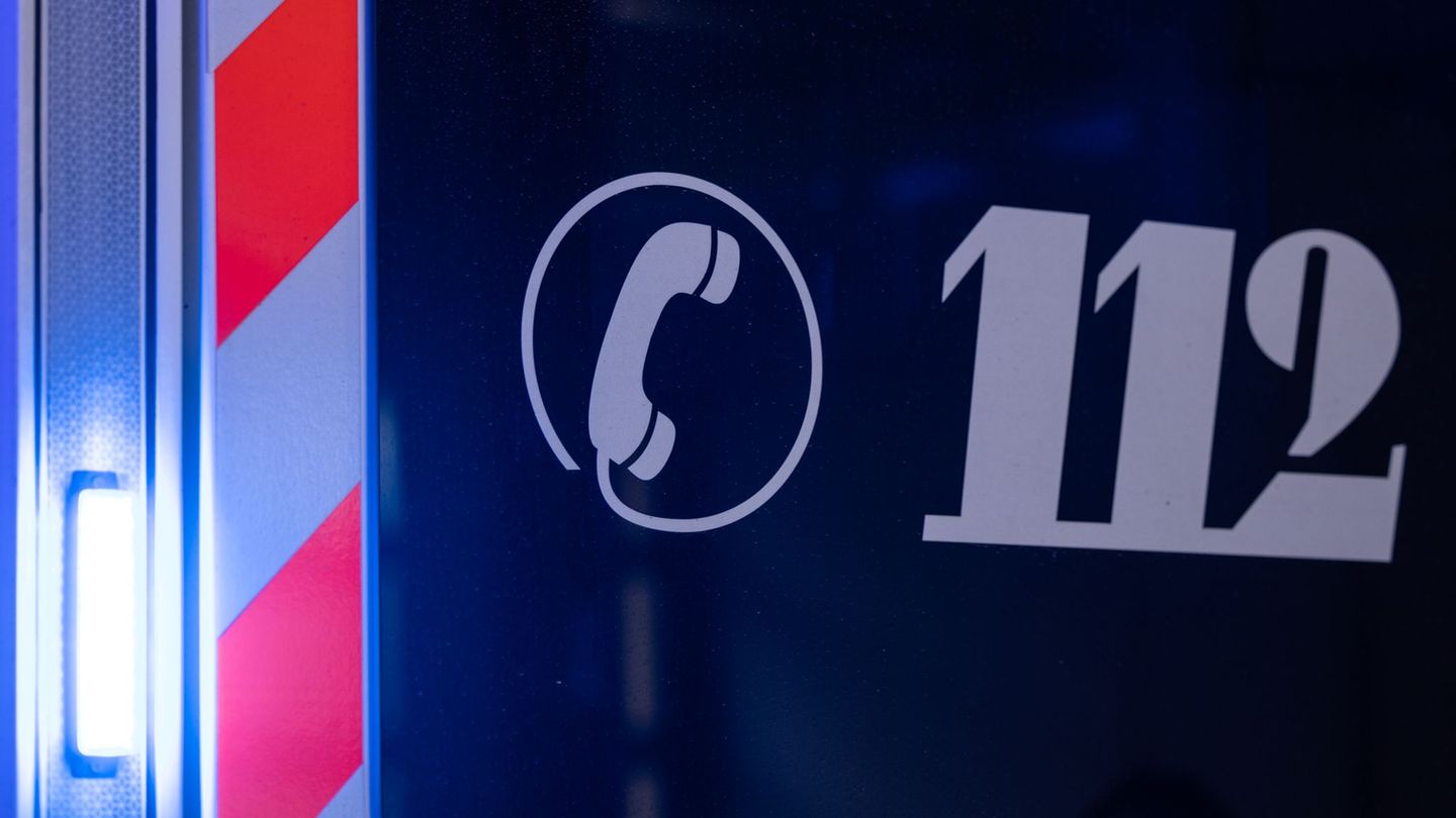 Oberbayern: Baum fällt auf Camperin – 24-Jährige schwer verletzt