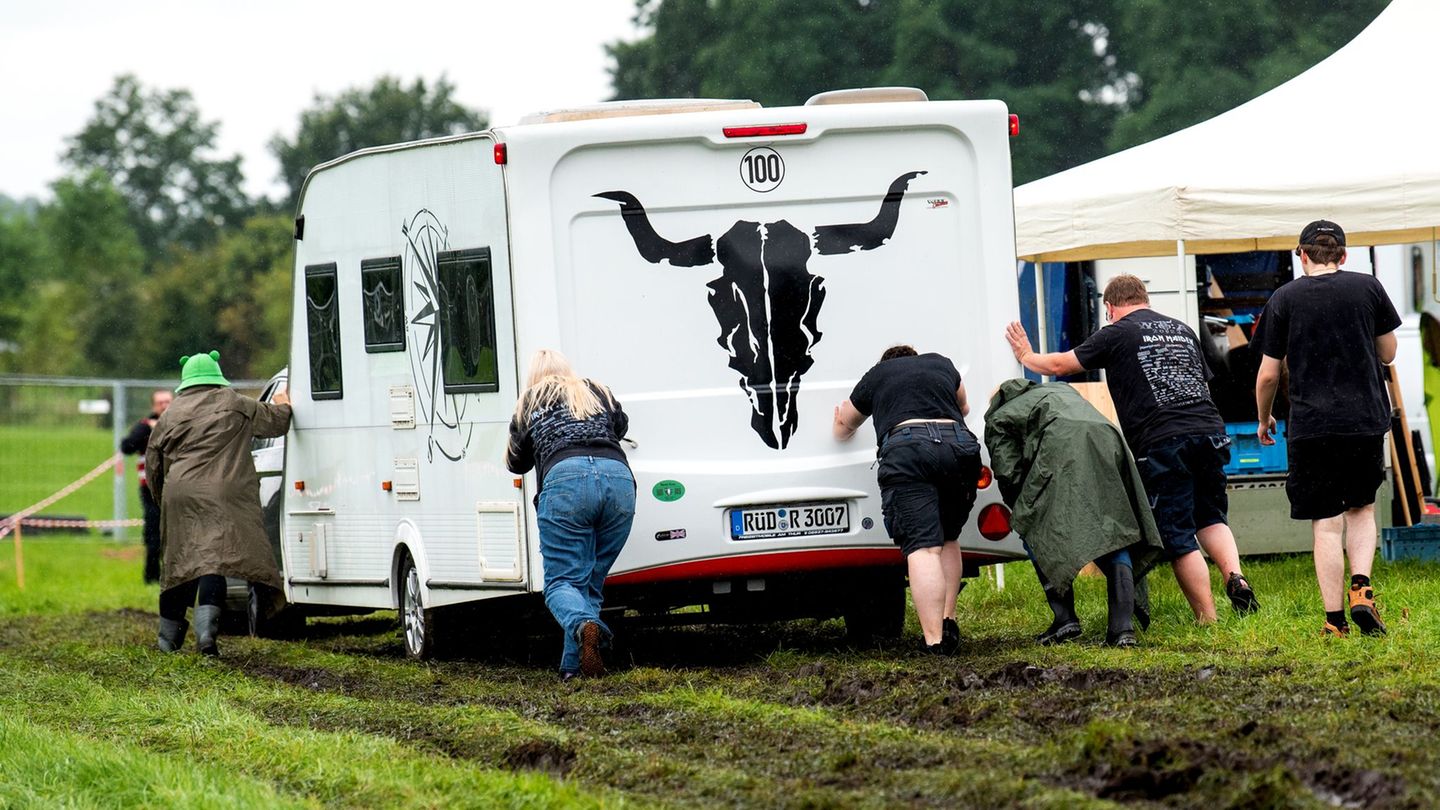 Musikfestival: Wacken ruft: Erste Heavy-Metal-Fans treffen ein