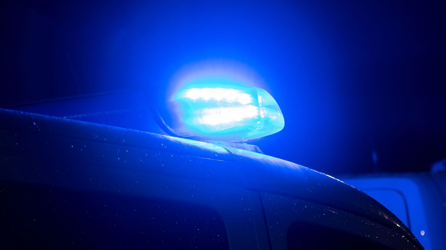 Notfälle: Mutter vergisst Teenager-Sohn auf Autobahn-Parkplatz