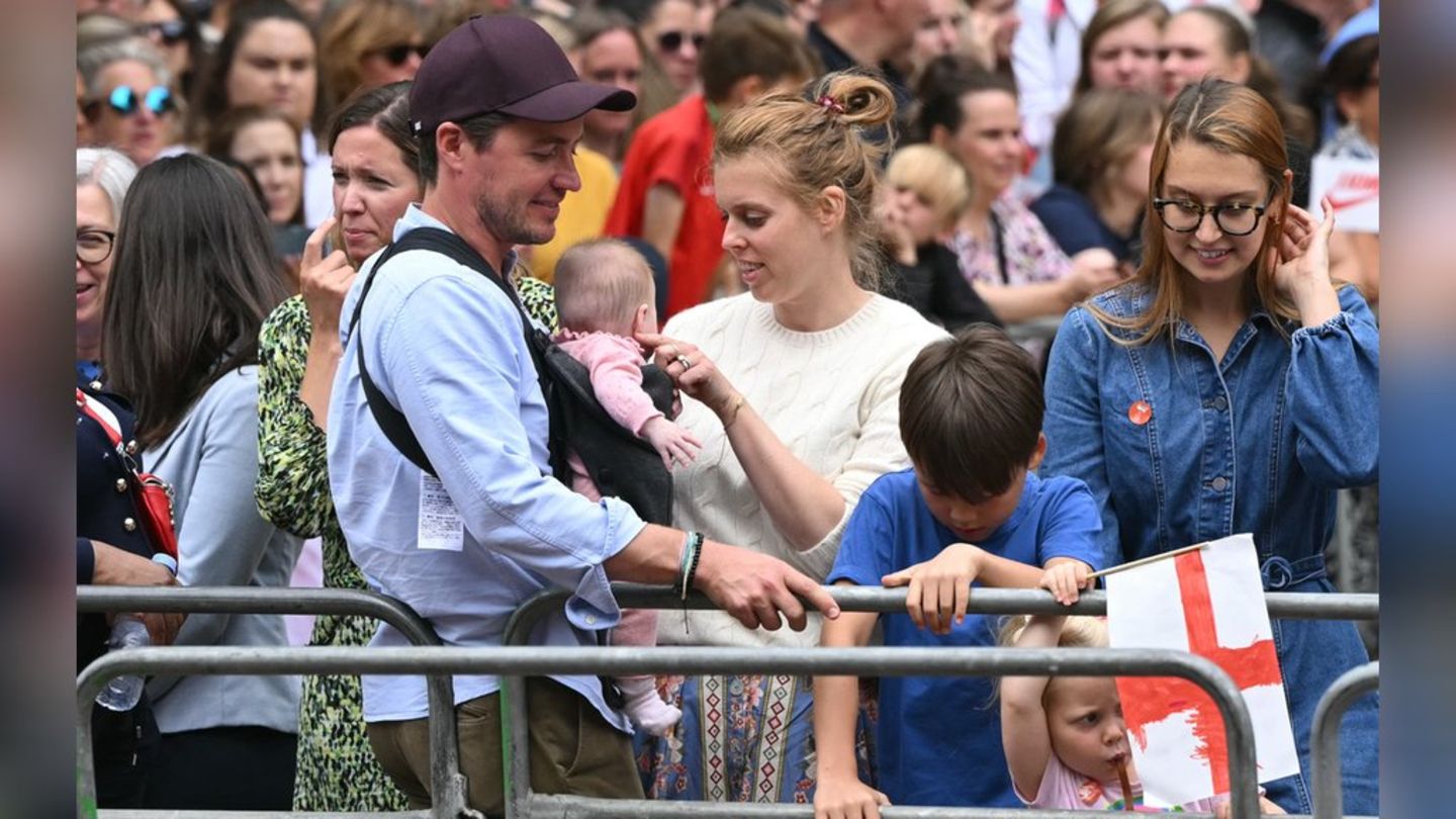 Prinzessin Beatrice: Erster öffentlicher Auftritt mit Athena