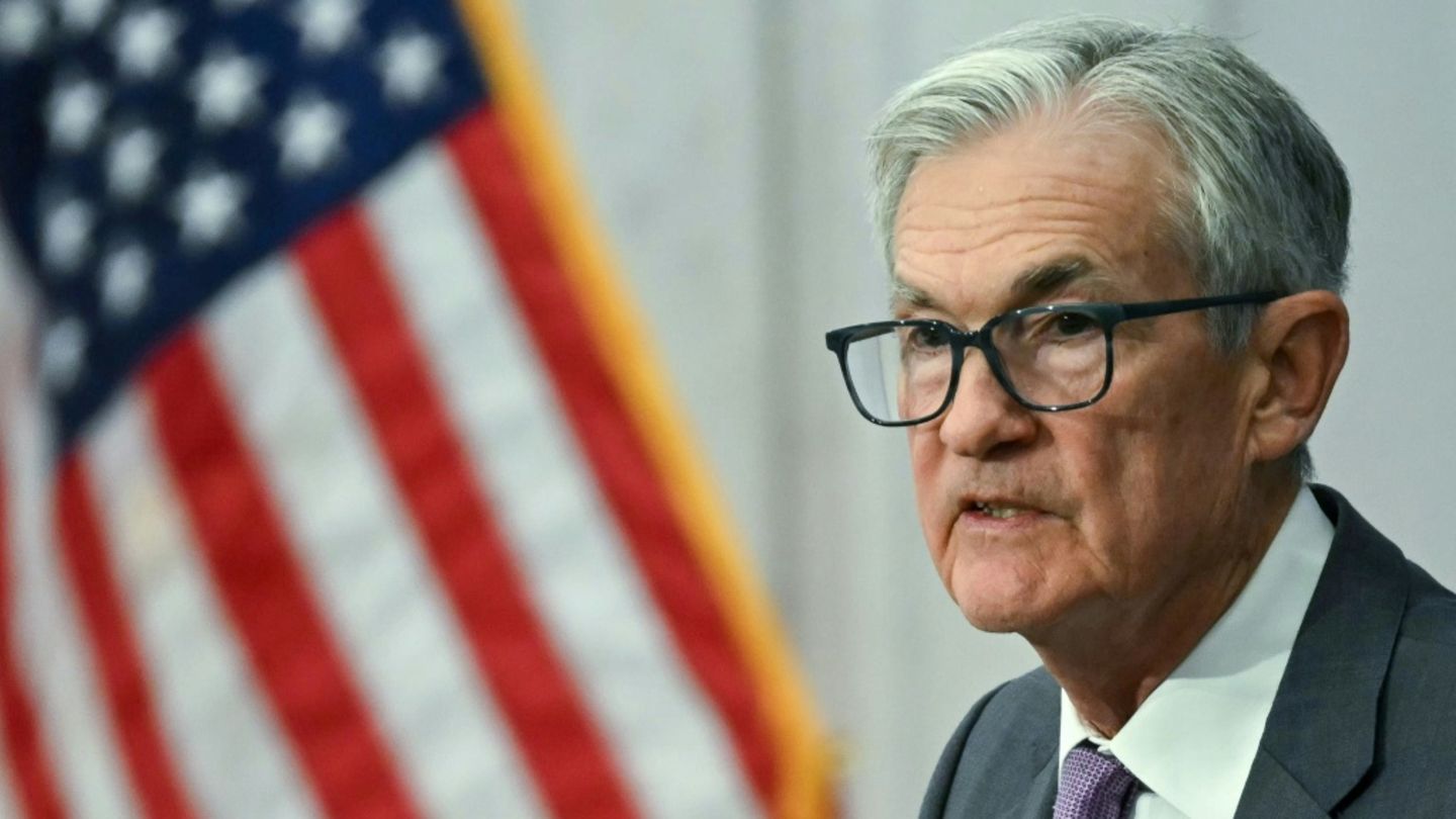 US-Notenbank Fed lässt Leitzins unverändert – Trump-Gouverneure widersprechen