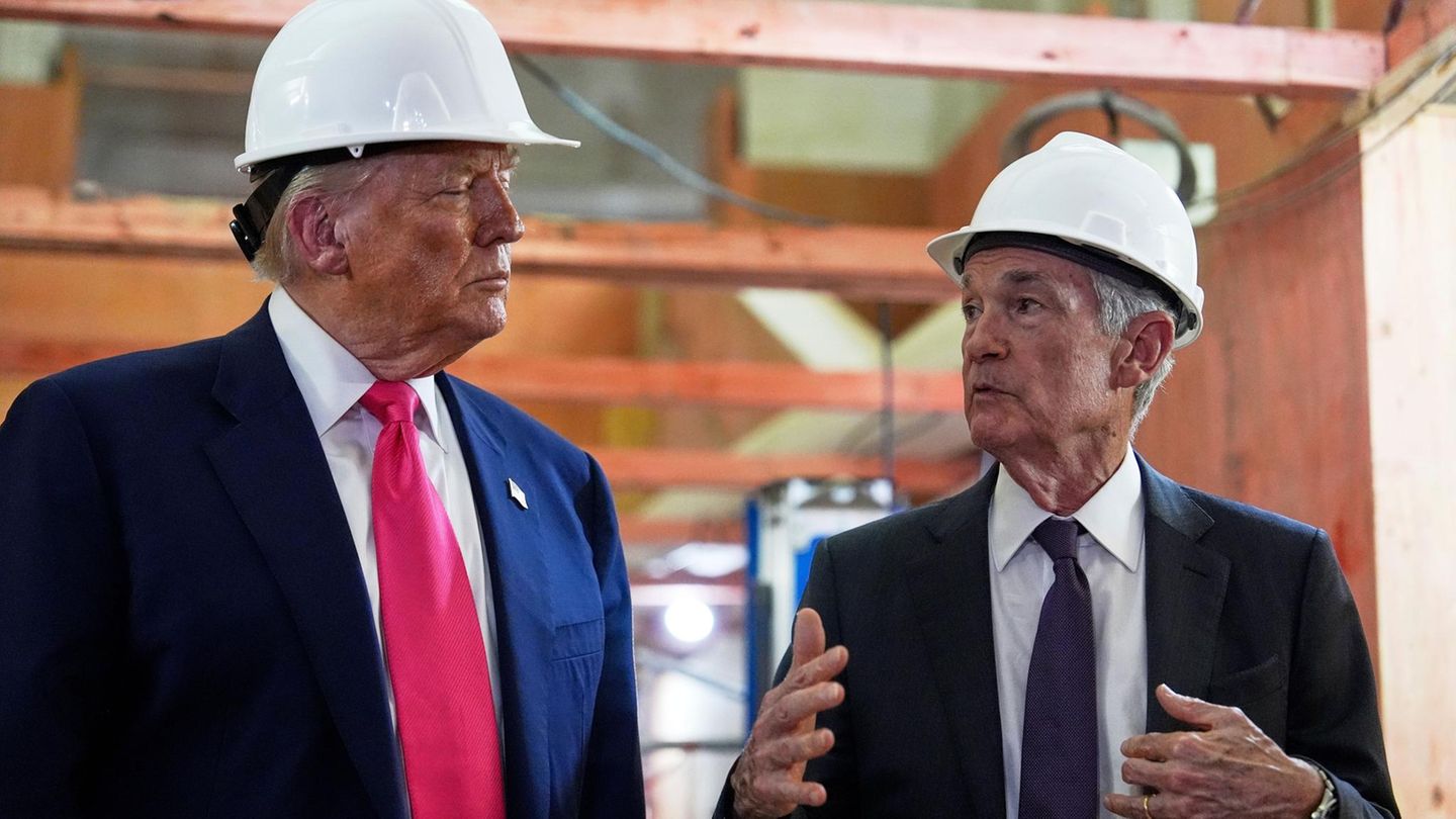 Bizarres Wortgefecht: Trump und Fed-Chef Powell zanken vor laufender Kamera über Baukosten