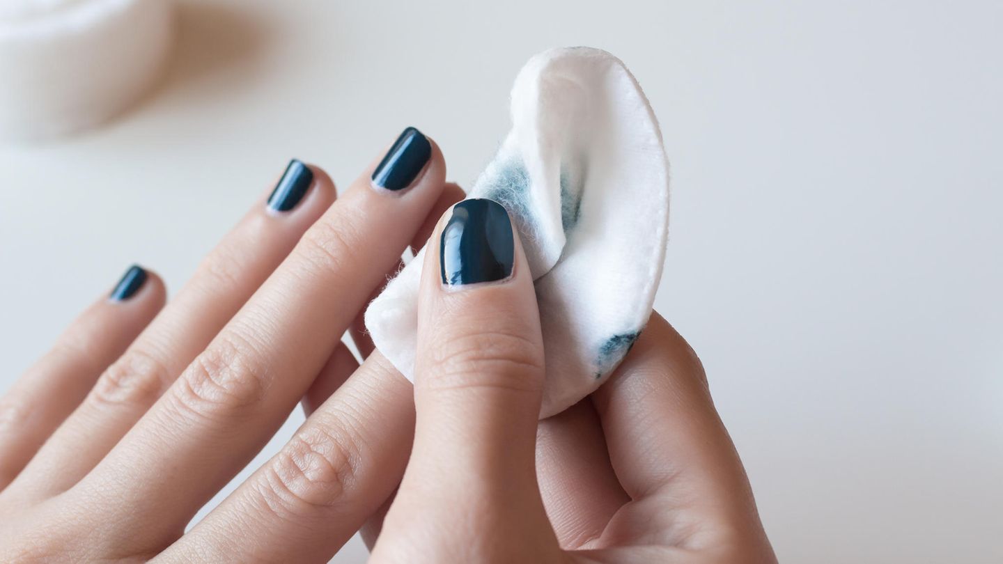 Schonende Anwendung: Nagellack entfernen: Die besten Tipps und Hausmittel